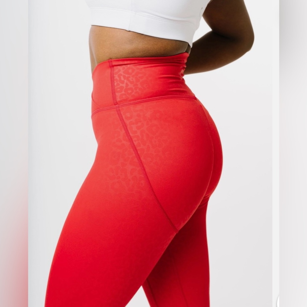 Zyia Red Leopard Scrunchy Leggings - Picture 5 of 6